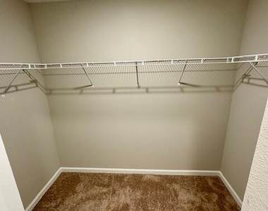 202 Sw Aldoro Place - Photo Thumbnail 11