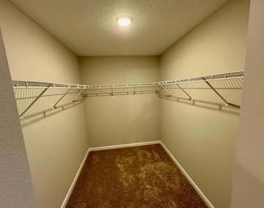 202 Sw Aldoro Place - Photo Thumbnail 18