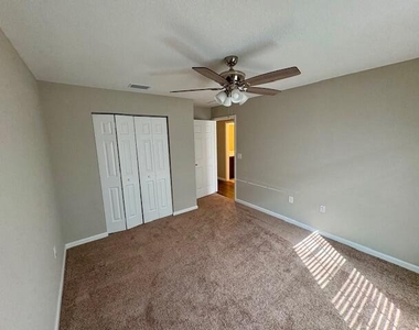 202 Sw Aldoro Place - Photo Thumbnail 21