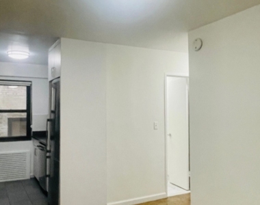 405 East 56th Street - Photo Thumbnail 4
