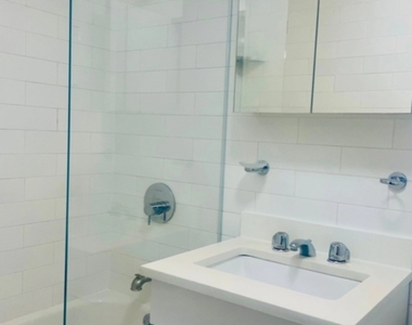 405 East 56th Street - Photo Thumbnail 5
