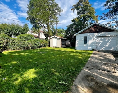27 Southridge Drive - Photo Thumbnail 7