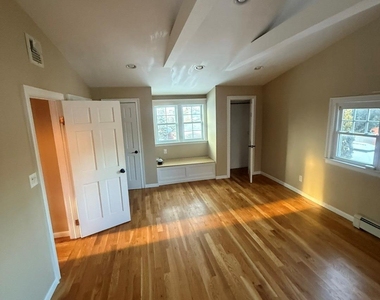 396 Chestnut Avenue - Photo Thumbnail 13