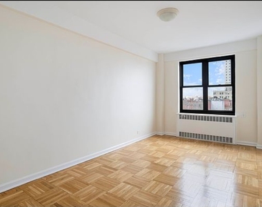 930 Grand Concourse - Photo Thumbnail 3