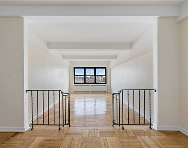 930 Grand Concourse - Photo Thumbnail 1