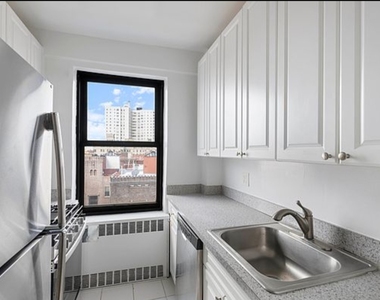 930 Grand Concourse - Photo Thumbnail 9