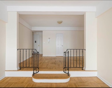 930 Grand Concourse - Photo Thumbnail 6
