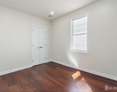 826 George Street - Photo Thumbnail 2