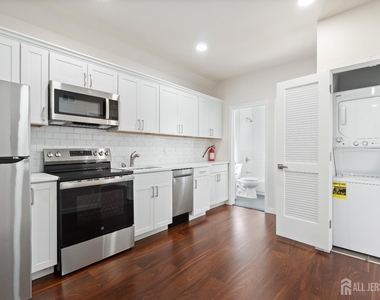 826 George Street - Photo Thumbnail 6