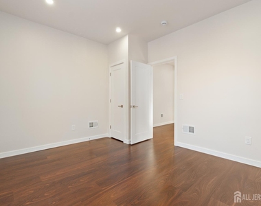 826 George Street - Photo Thumbnail 11