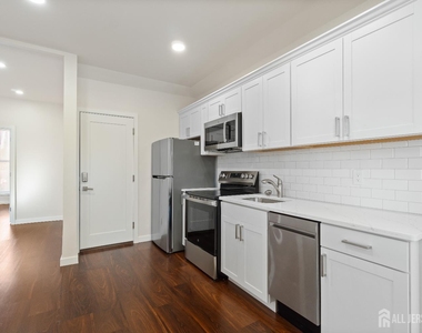 826 George Street - Photo Thumbnail 4