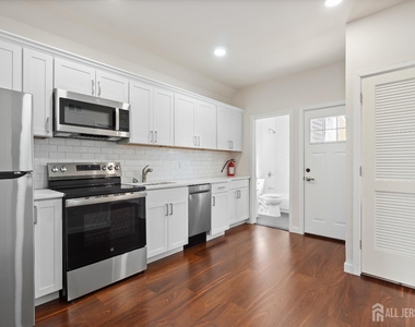 826 George Street - Photo Thumbnail 3