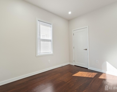 826 George Street - Photo Thumbnail 12
