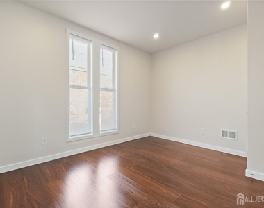 826 George Street - Photo Thumbnail 1