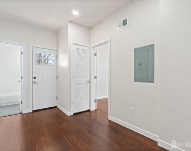 826 George Street - Photo Thumbnail 7