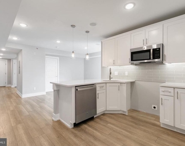 419 W Cumberland Street - Photo Thumbnail 9