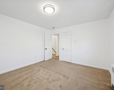 206 W Parkway Avenue - Photo Thumbnail 13