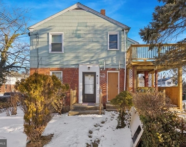 206 W Parkway Avenue - Photo Thumbnail 1