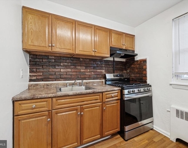 206 W Parkway Avenue - Photo Thumbnail 2