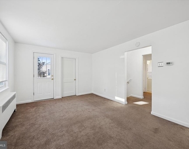 206 W Parkway Avenue - Photo Thumbnail 6