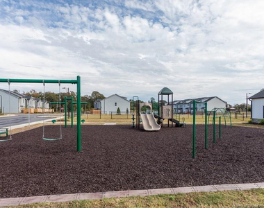 1011 Kingscote Drive - Photo Thumbnail 29