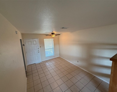 4701 Red River St - Photo Thumbnail 3