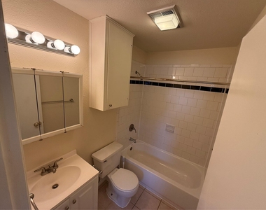 4701 Red River St - Photo Thumbnail 5