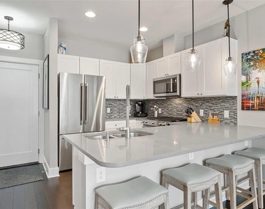 908 Nueces St - Photo Thumbnail 10