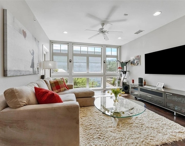 908 Nueces St - Photo Thumbnail 4