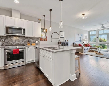 908 Nueces St - Photo Thumbnail 12