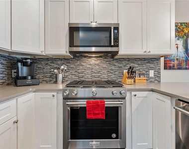 908 Nueces St - Photo Thumbnail 14