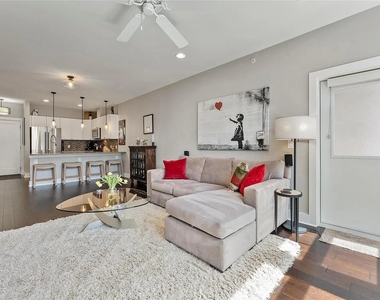 908 Nueces St - Photo Thumbnail 8