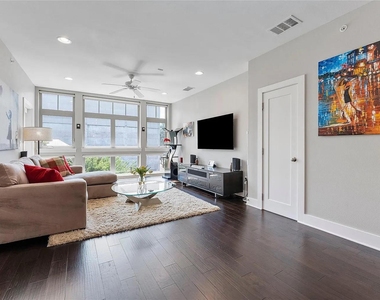 908 Nueces St - Photo Thumbnail 6