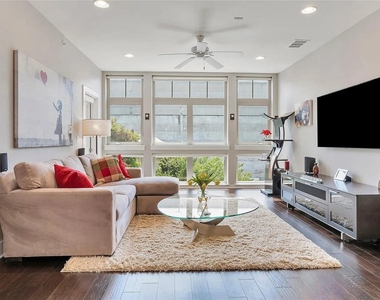 908 Nueces St - Photo Thumbnail 2