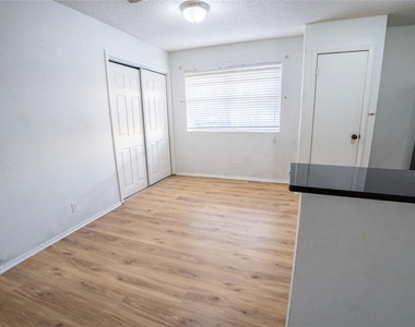 10209 Brownie Dr - Photo Thumbnail 2