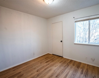 10209 Brownie Dr - Photo Thumbnail 5