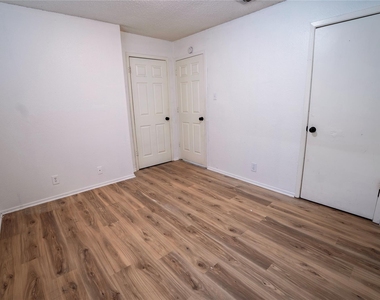 10209 Brownie Dr - Photo Thumbnail 4