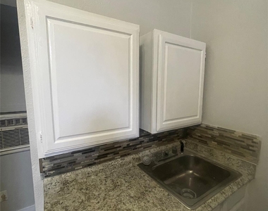 1108 W Mccarty Ln - Photo Thumbnail 11