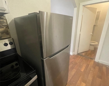 1108 W Mccarty Ln - Photo Thumbnail 10