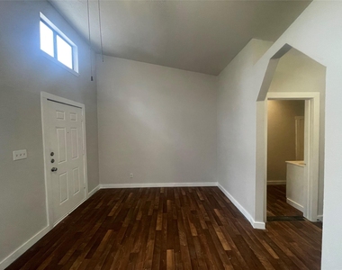 1108 W Mccarty Ln - Photo Thumbnail 5
