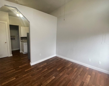 1108 W Mccarty Ln - Photo Thumbnail 3