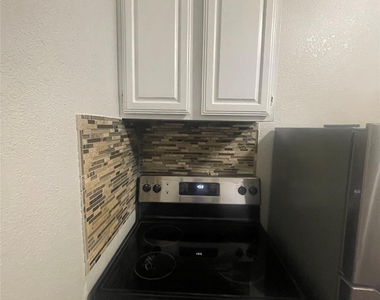 1108 W Mccarty Ln - Photo Thumbnail 9