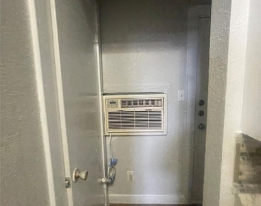 1108 W Mccarty Ln - Photo Thumbnail 12