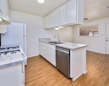 120 Coers Cir - Photo Thumbnail 3