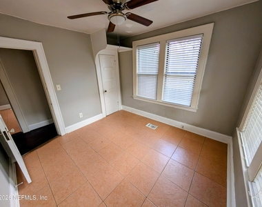 2701 Myra Street - Photo Thumbnail 7