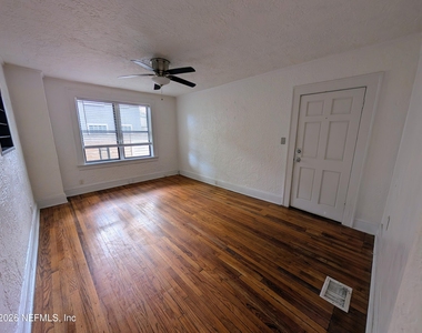 2701 Myra Street - Photo Thumbnail 2