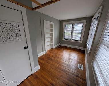 2701 Myra Street - Photo Thumbnail 5