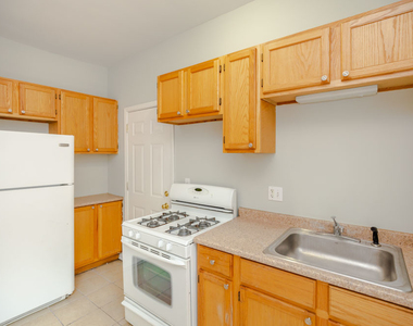 431 E Oakwood Boulevard - Photo Thumbnail 1