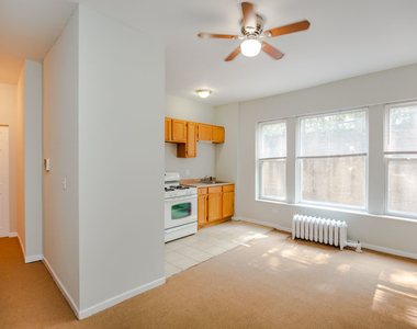 431 E Oakwood Boulevard - Photo Thumbnail 2