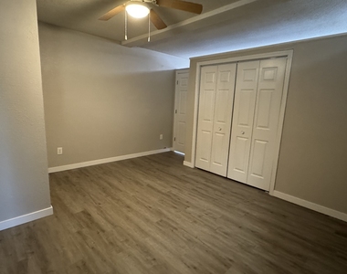 4624 Cheyenne Avenue - Photo Thumbnail 7
